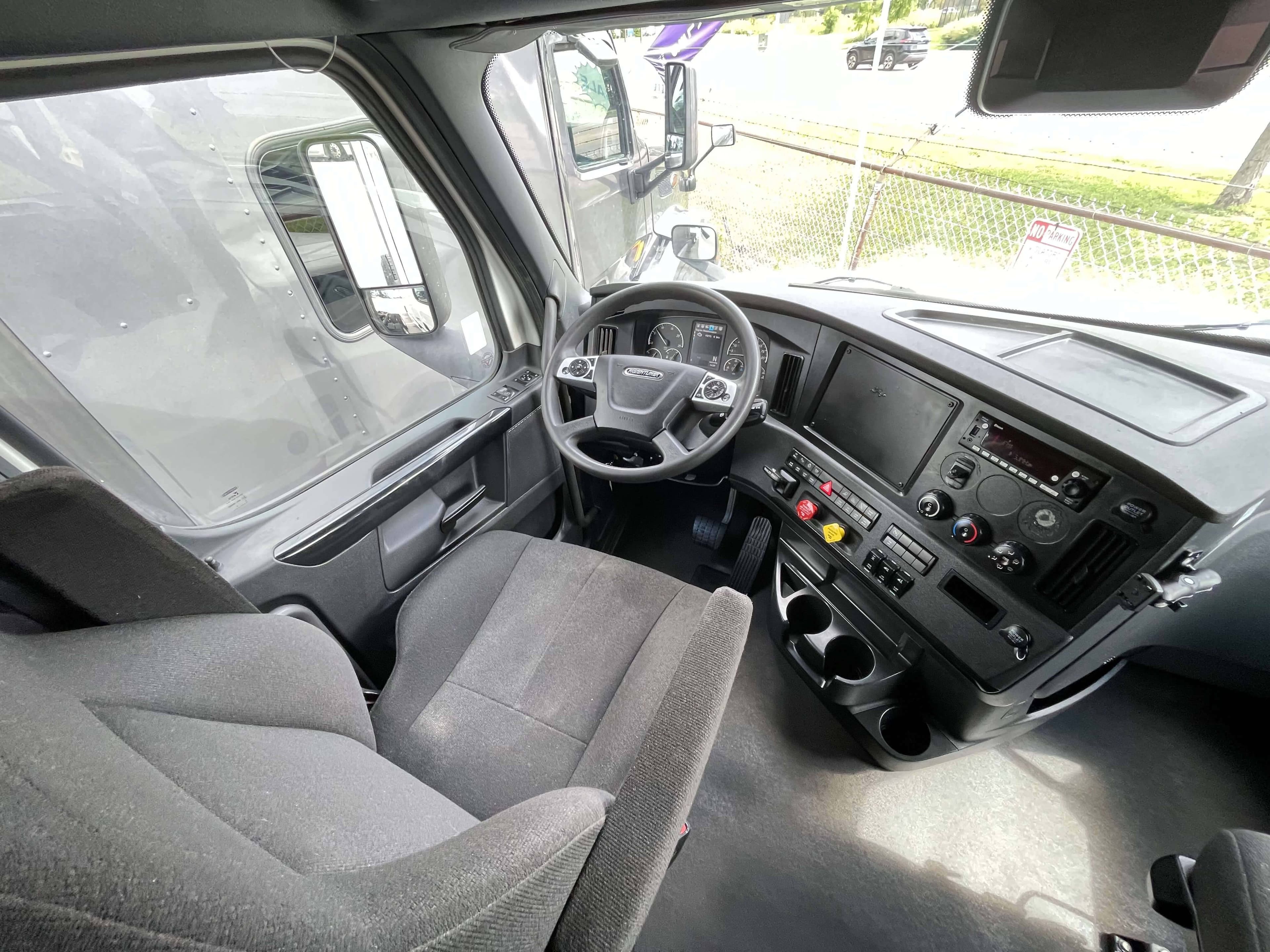 2023 Freightliner Cascadia 126 image 14