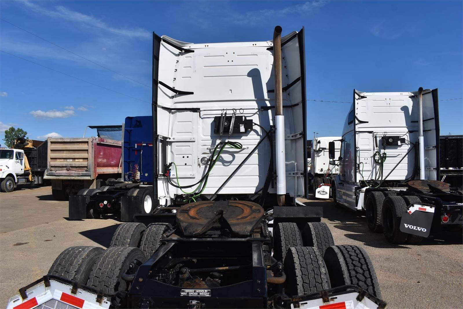 2016 Volvo VNL64T670 Sleeper Semi Truck  image 8