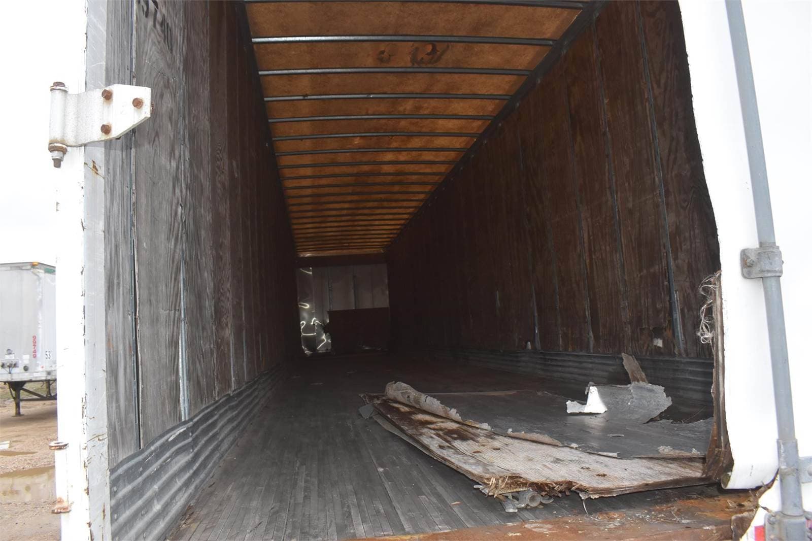 1999 Great Dane 53 ft Dry Van Trailer - Swing Door, Air Ride, Sliding Axle image 3