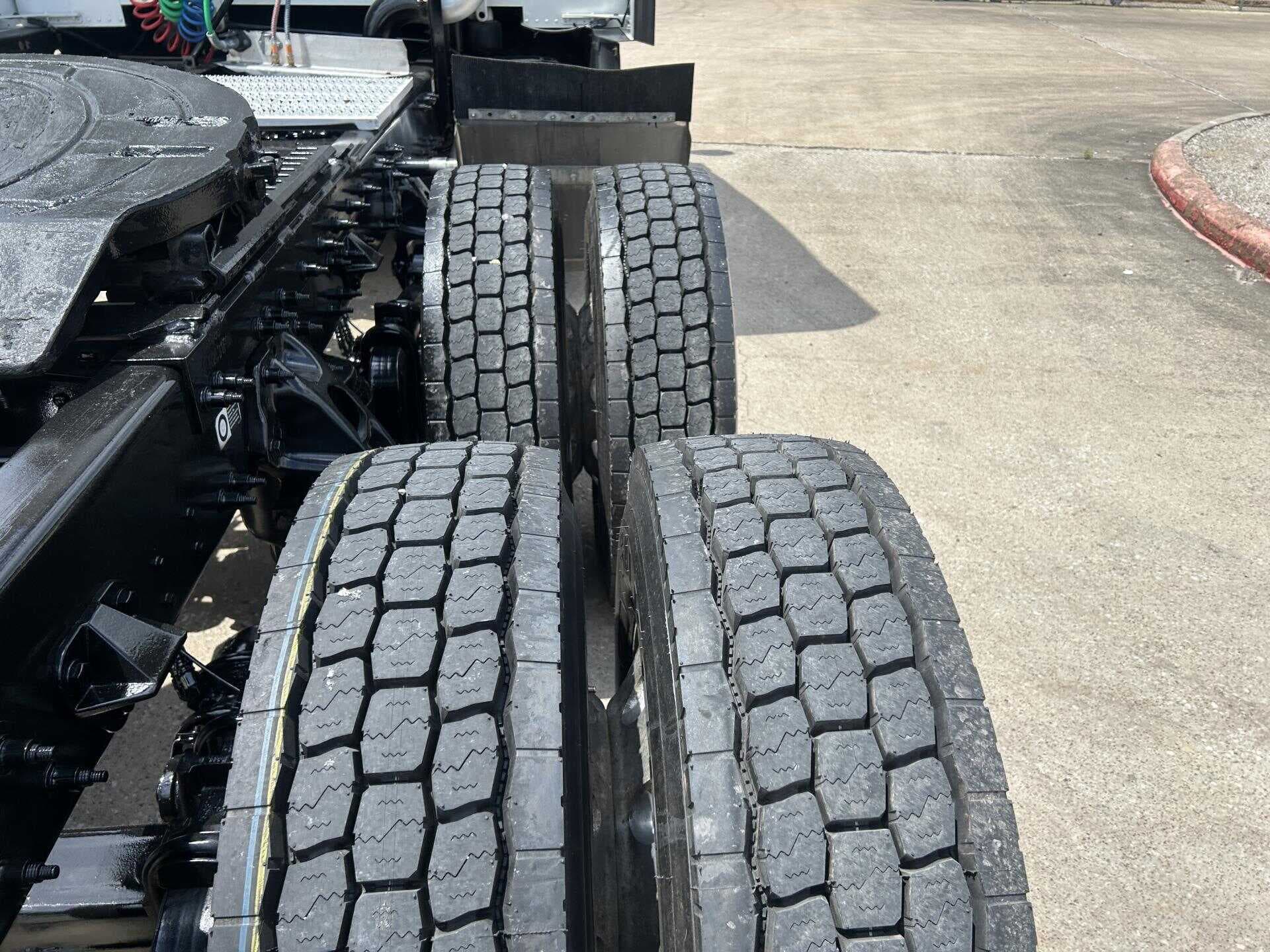 2020 Peterbilt 579 image 7