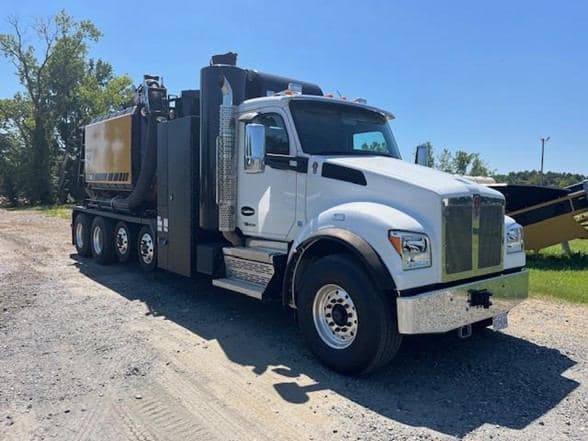 2024 Kenworth T880 image 2