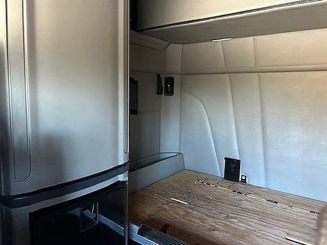 2021 Peterbilt 579 image 11