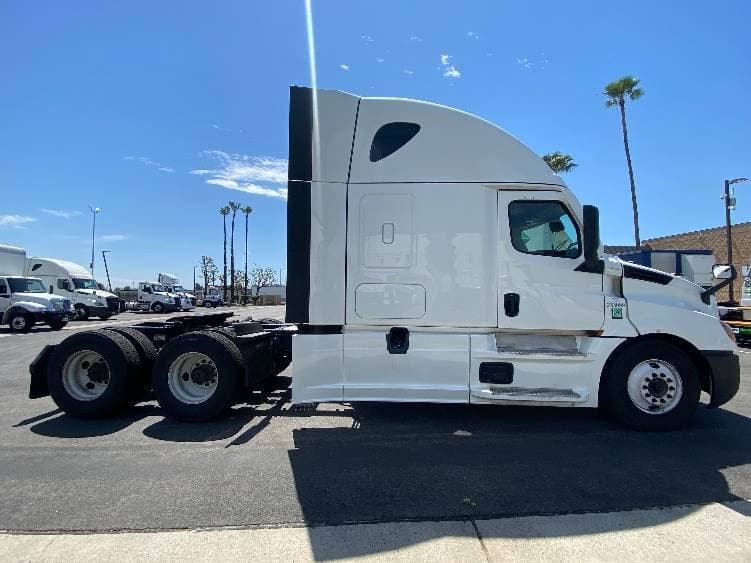 2024 Freightliner Cascadia 126 image 3