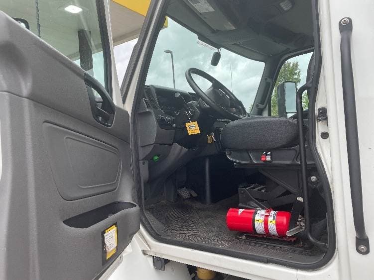 2022 International MV607 Box Truck - 220HP, 6 Speed Automatic, Roll up Door image 16