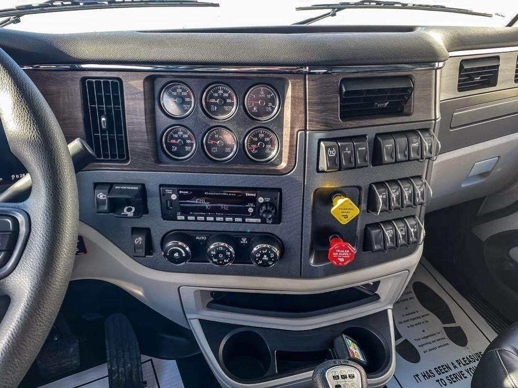 2024 Peterbilt 567 image 6