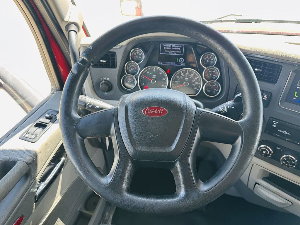 Used 2022 PETERBILT 579 image 21