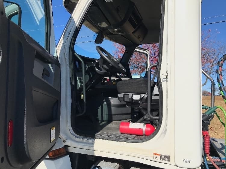 Used 2020 FREIGHTLINER Conventional - Day Cab, Tractor - CASCADIA 126 For Sale image 8