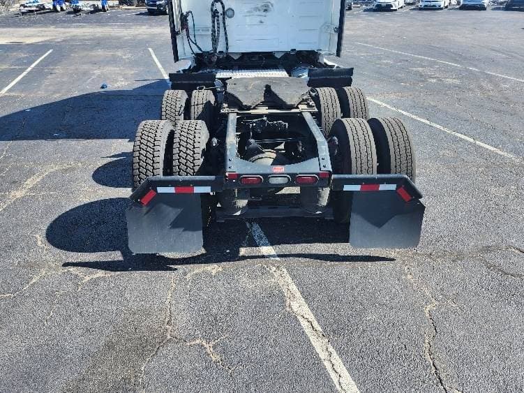 2023 Volvo VNL image 6