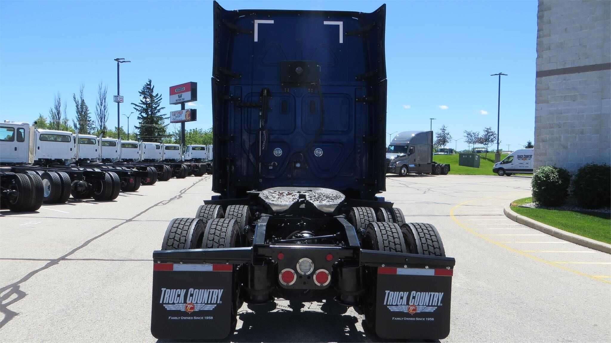 2022 Freightliner Cascadia 126 image 4