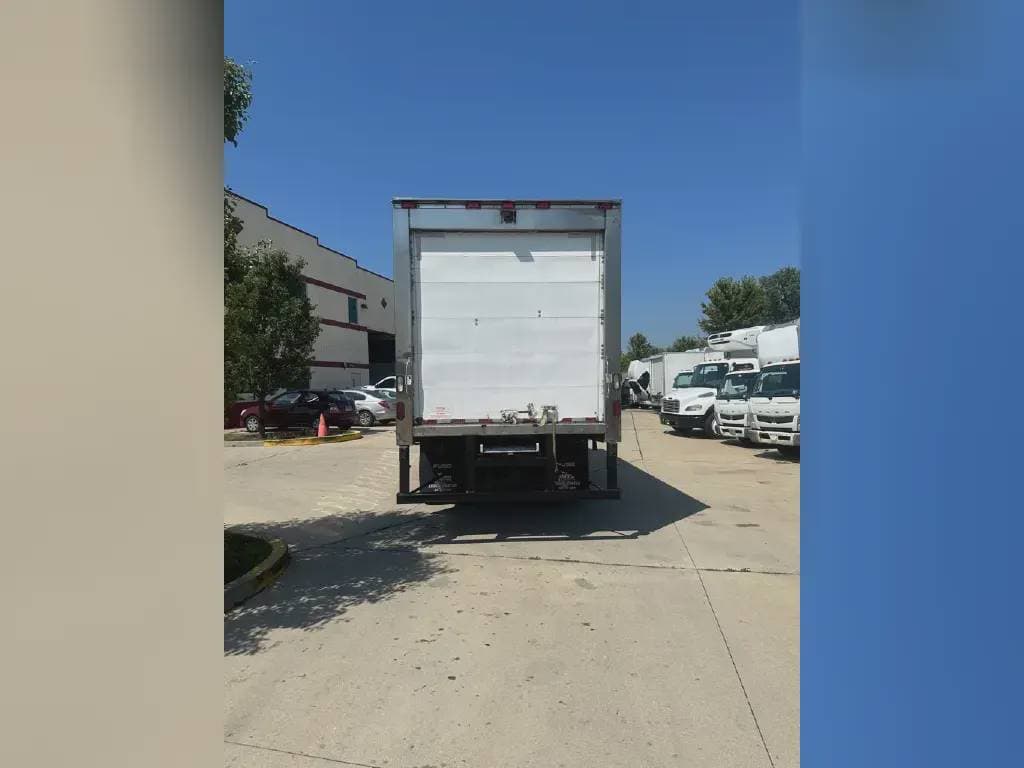Used 2018 INTERNATIONAL Reefer/Refrigerated Truck, Box Truck - Straight Truck, Beverage Truck 4300 For Sale image 5