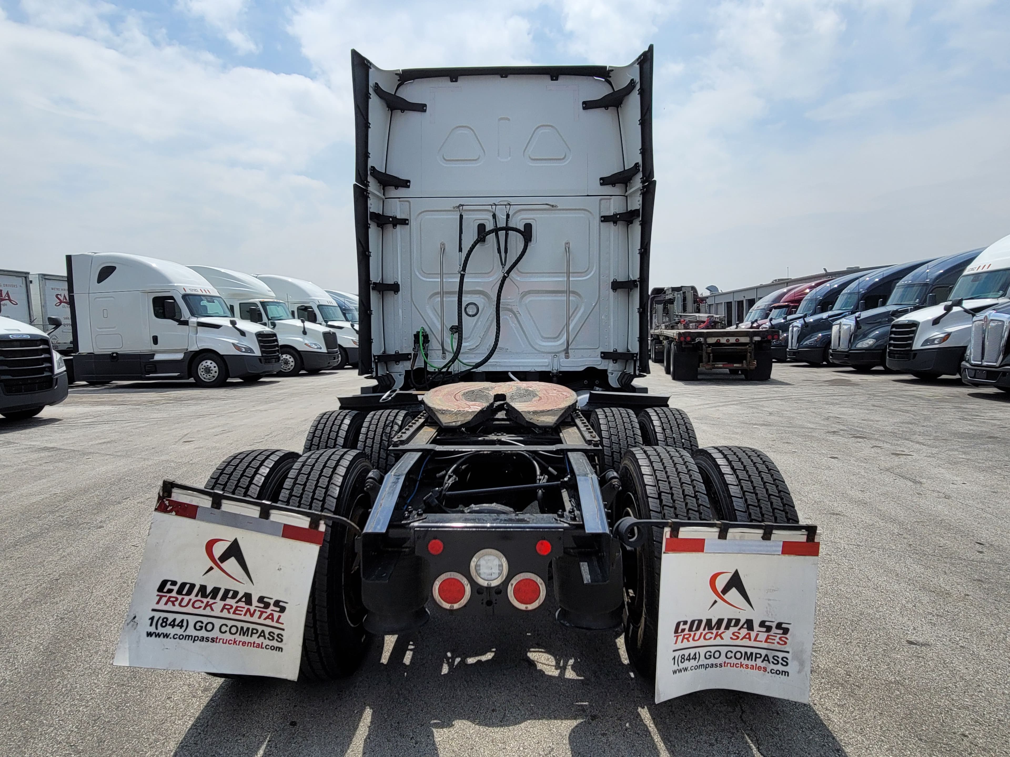 2023 Freightliner Cascadia 126 image 3