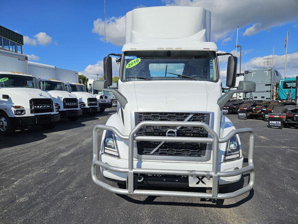 2019 Volvo VNR image 8