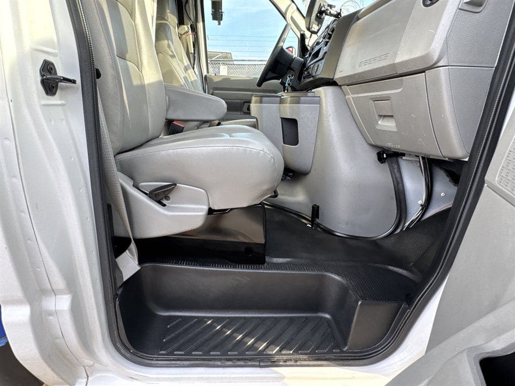 2023 Ford E350 Cutaway image 49