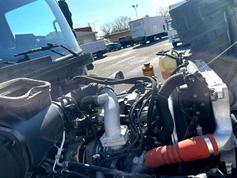 2015 Hino 268 image 21