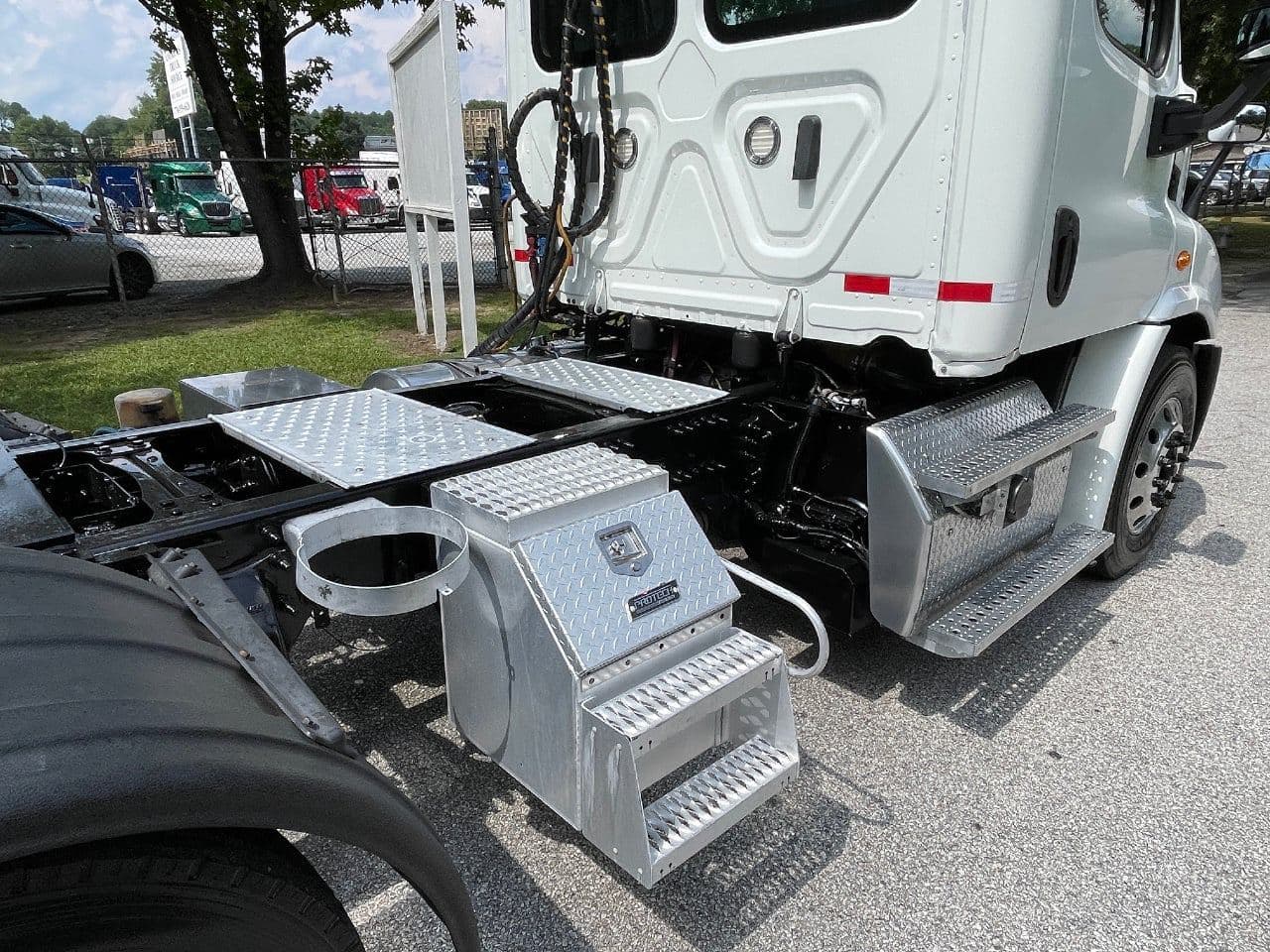 2019 Freightliner Cascadia 113 image 13