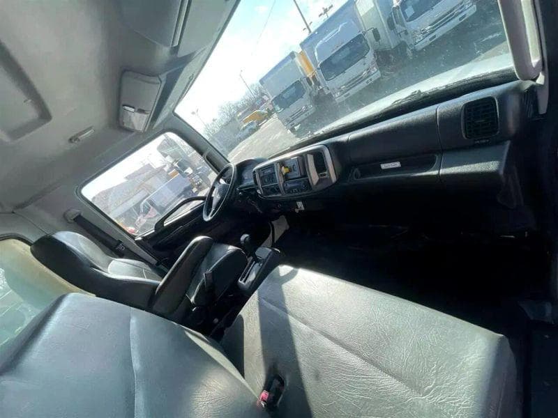 2016 Hino 268 image 19
