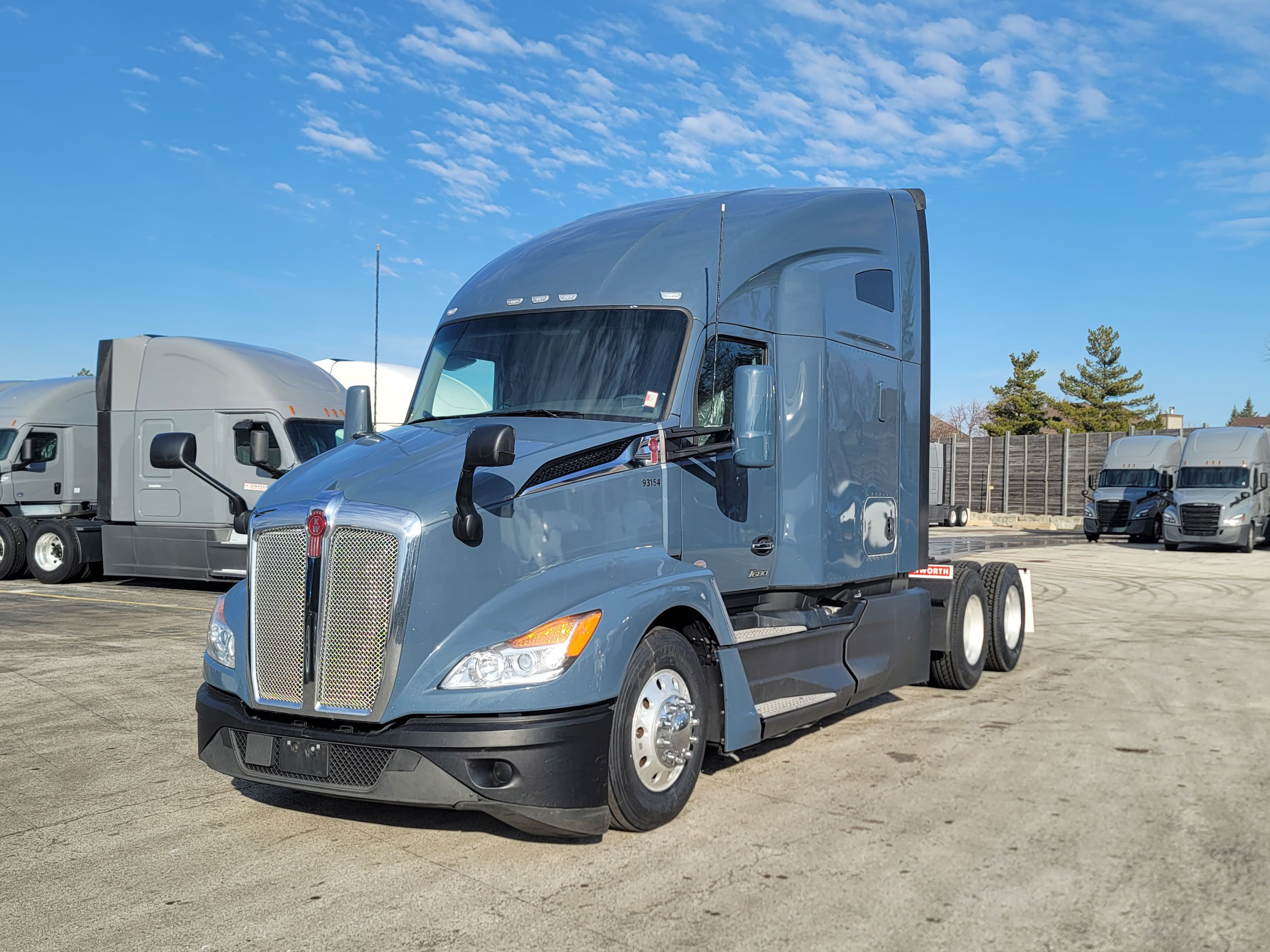 2023 Kenworth T680 image 1