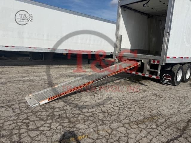 2017 HYUNDAI 48300 image 31