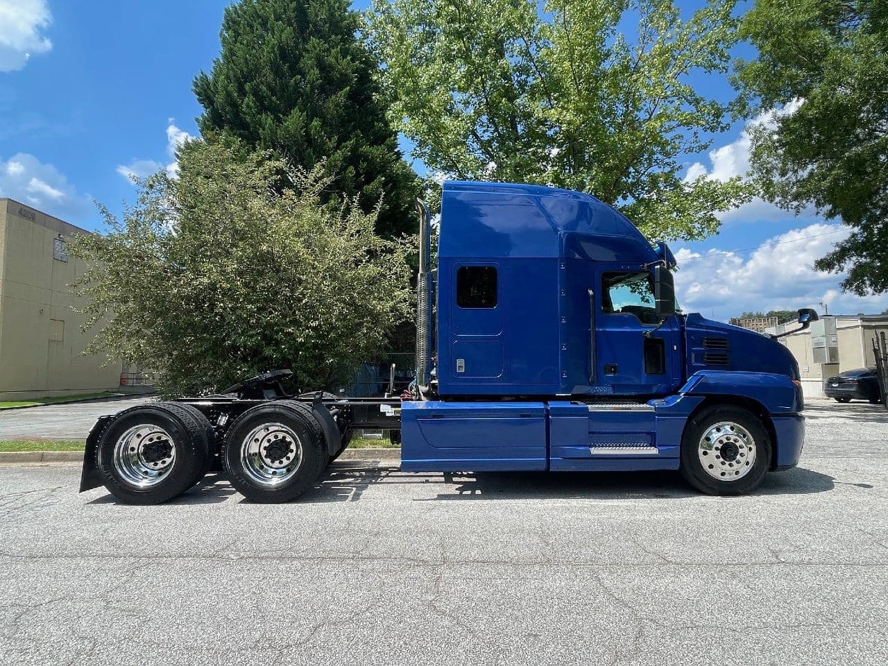 2019 Mack Anthem image 2