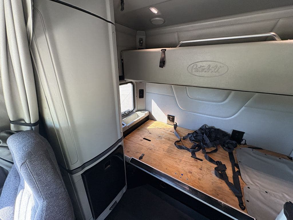 Used 2018 PETERBILT 579 image 27