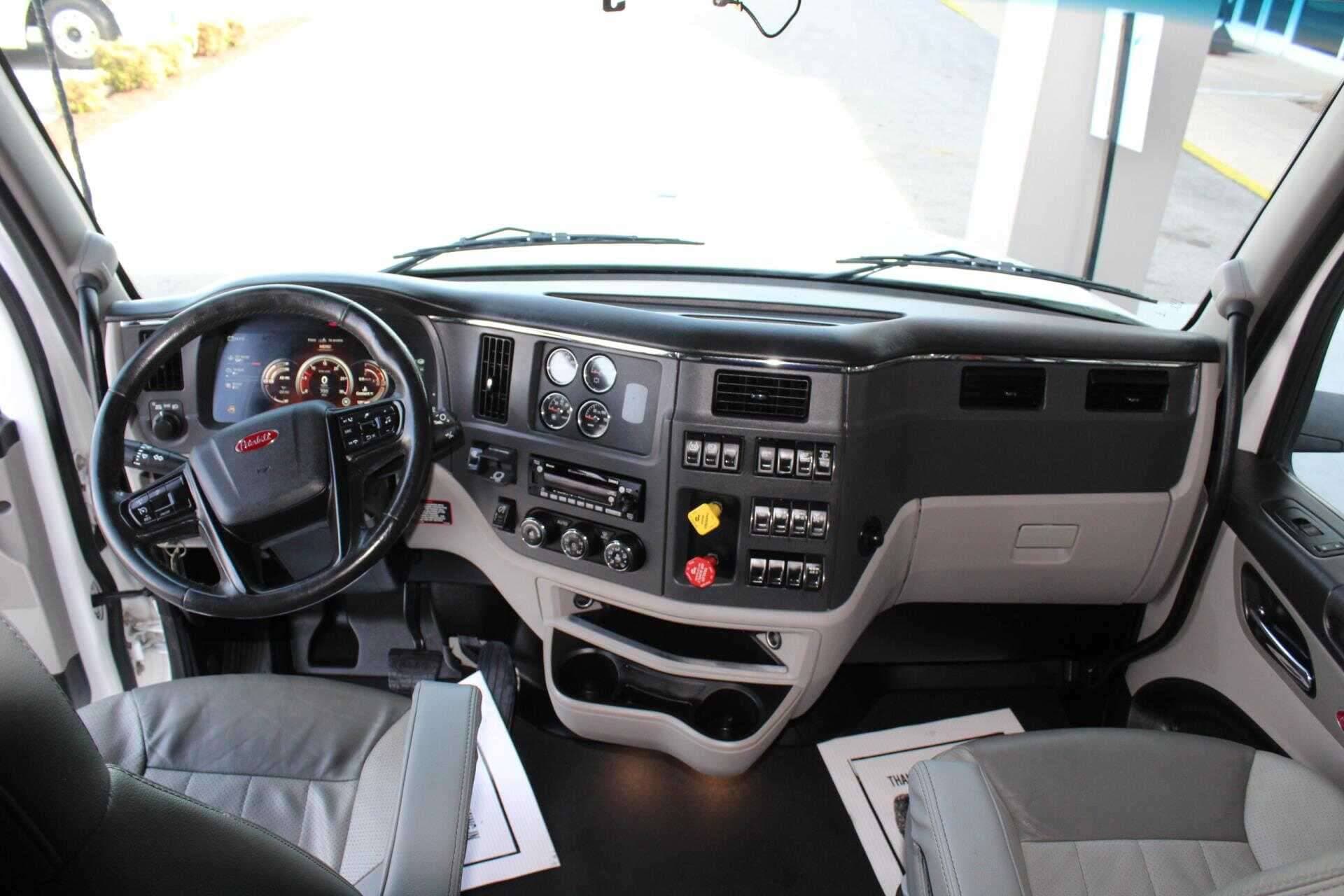 2022 Peterbilt 567 image 7