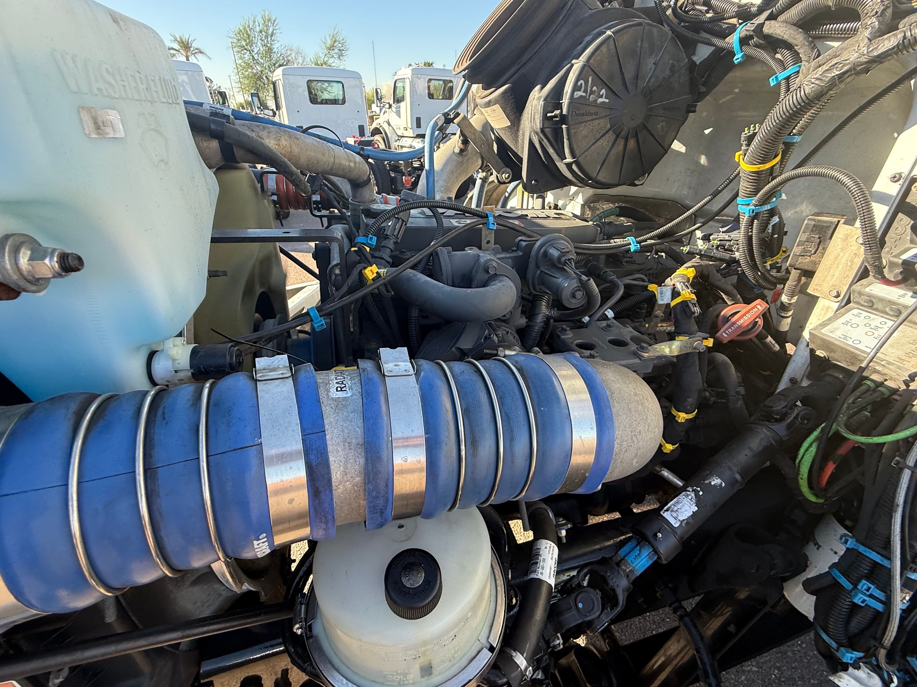 2020 Peterbilt 330 image 15