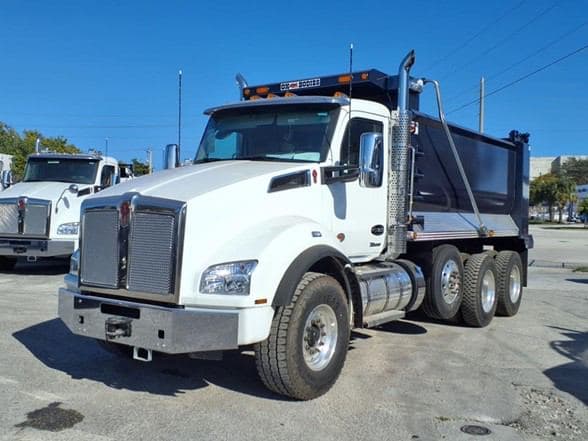 2026 Kenworth T880 image 2