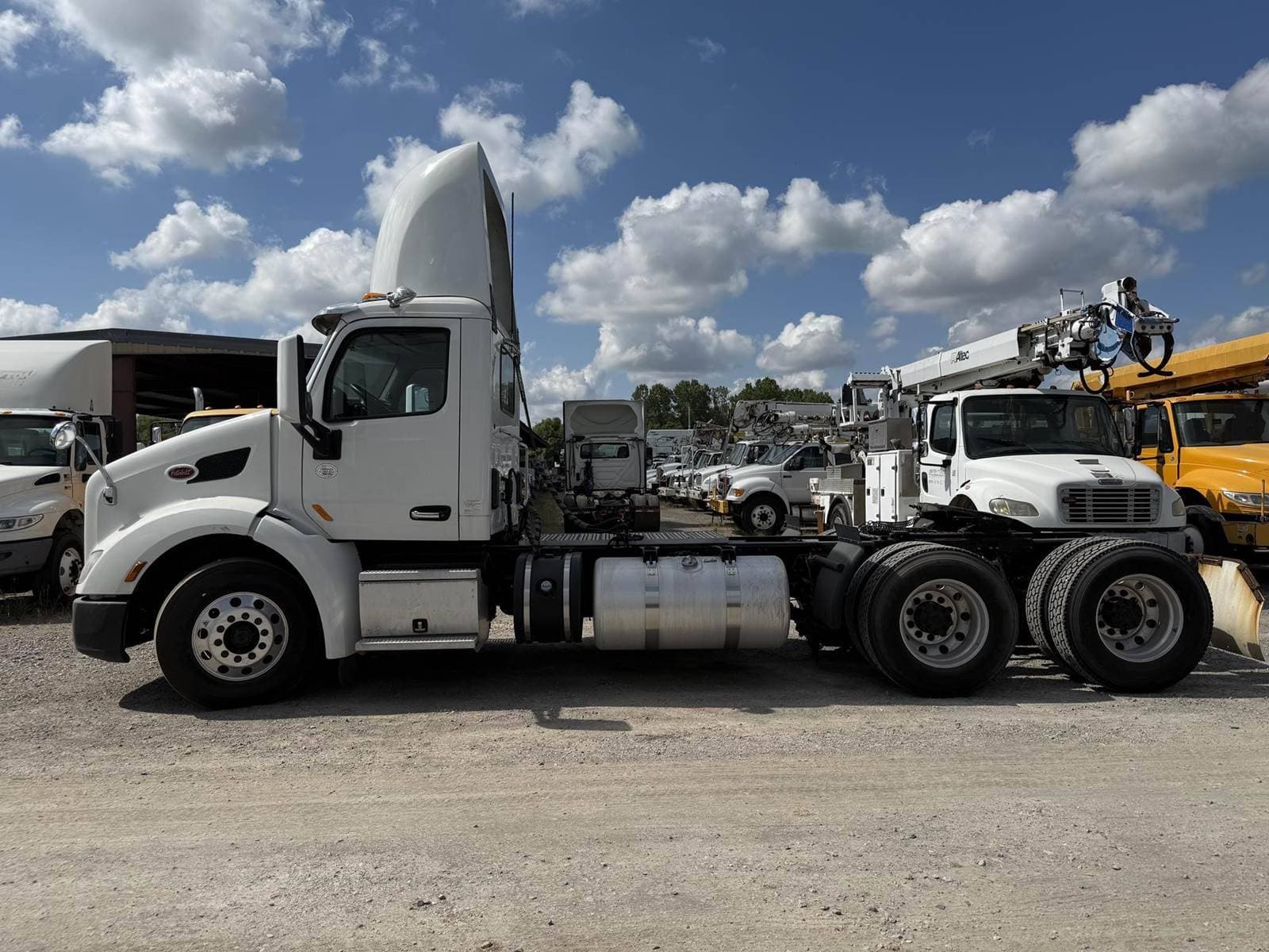 2019 Peterbilt 579 image 3