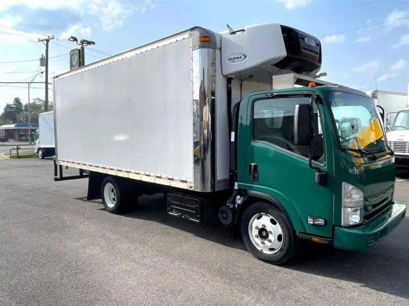 2019 Isuzu NPR image 2