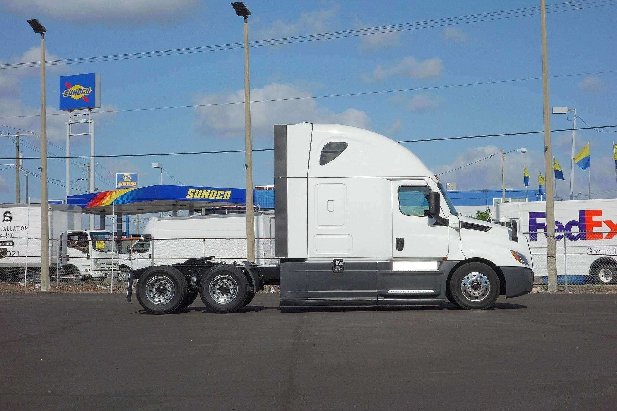 2023 Freightliner Cascadia image 5