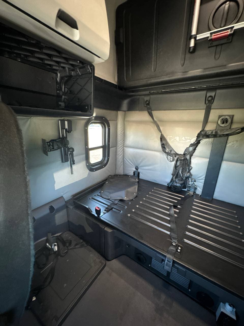 2022 Freightliner Cascadia 126 image 18