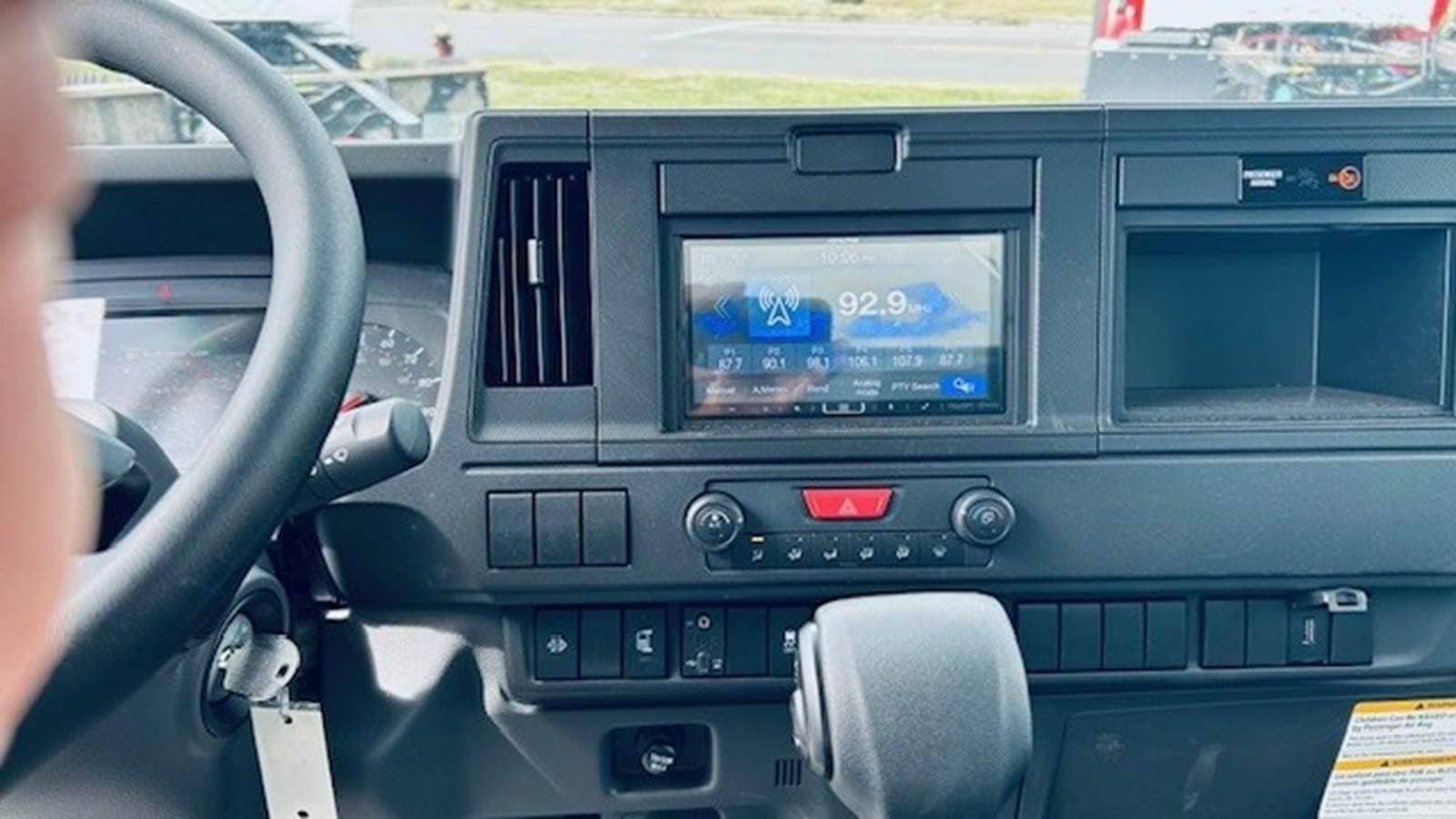 2025 Isuzu NPR-HD image 7