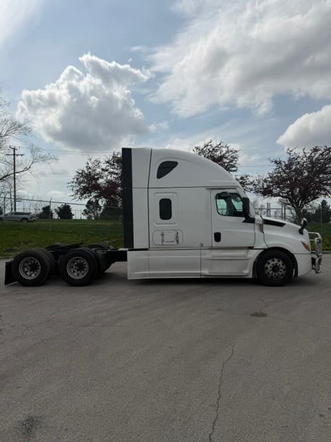 2023 Freightliner Cascadia 126 image 7