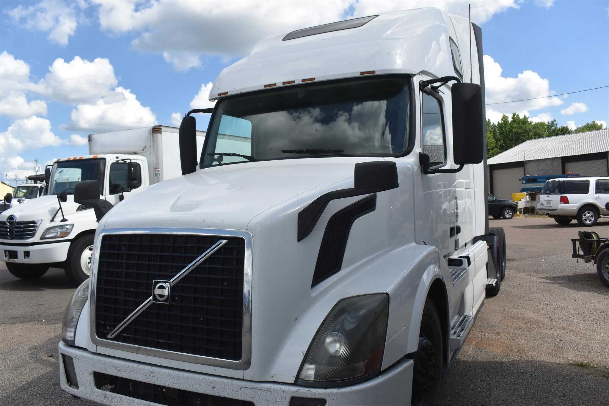 2016 Volvo VNL670 image 4