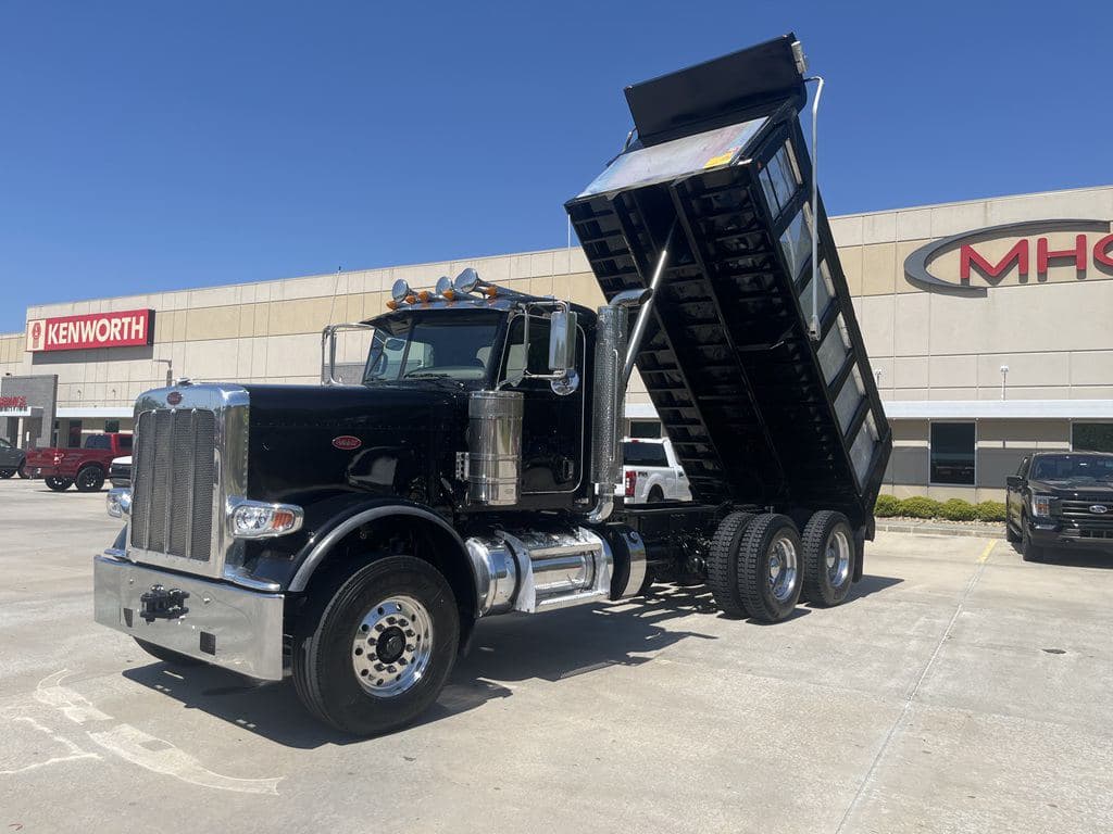 Used 2024 PETERBILT 389 image 20