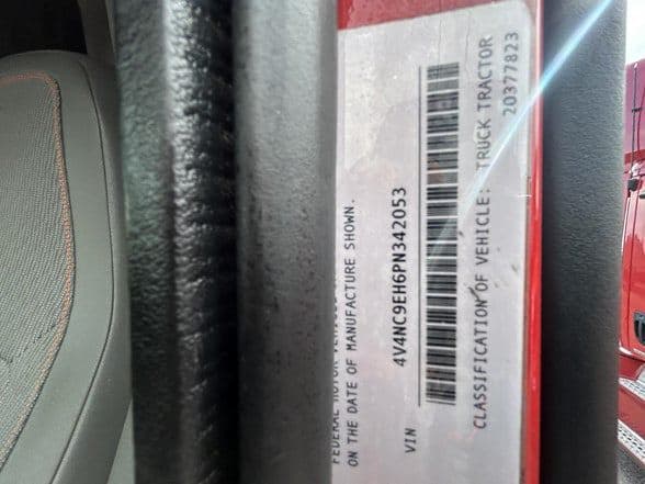 2023 Volvo VNL64T760 image 7