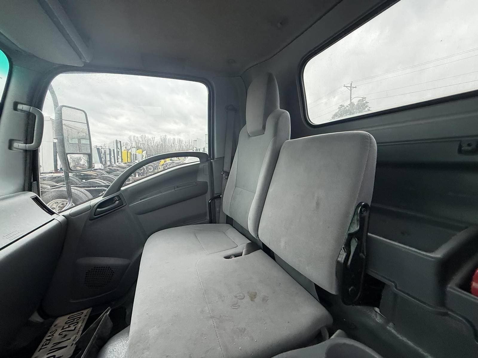 2021 Isuzu NPR/NPR-HD image 6