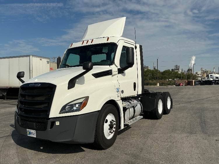 2021 Freightliner Cascadia image 1