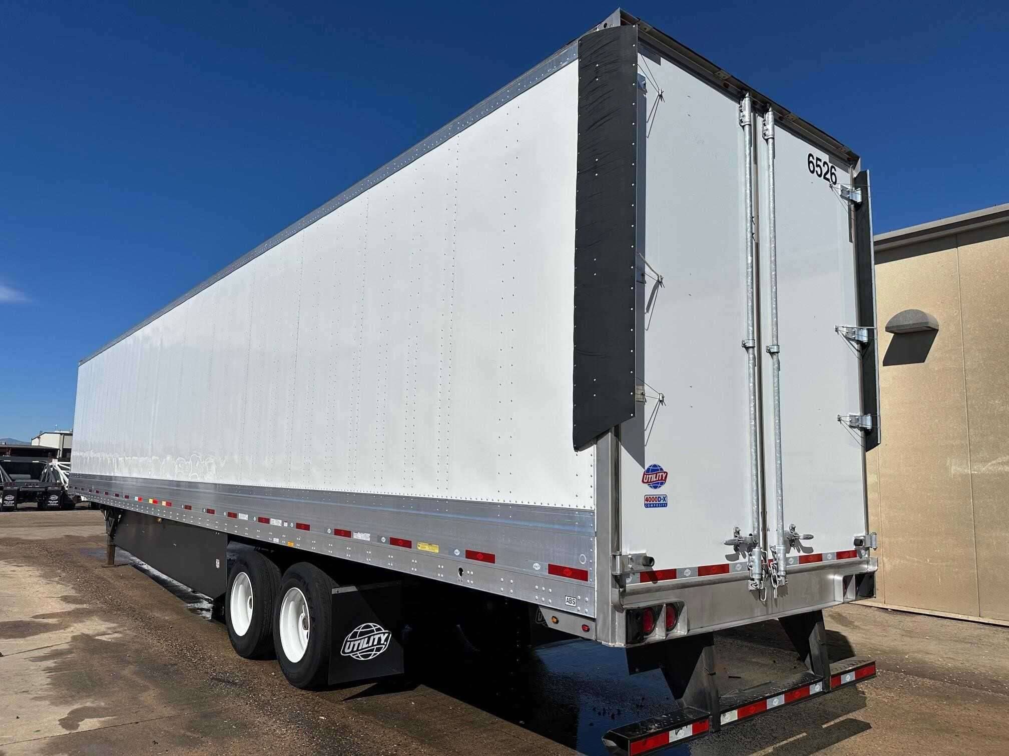 2020 Utility 4000D-X image 2