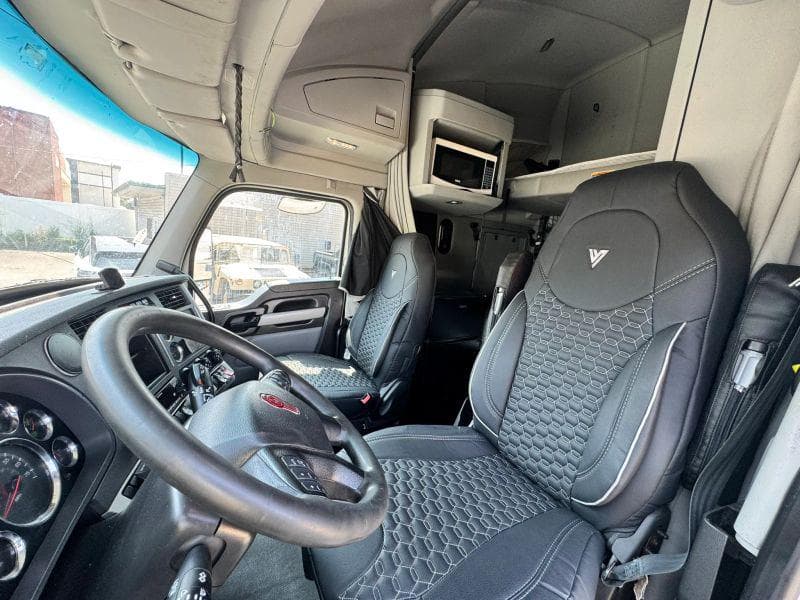2022 Kenworth T600 image 11