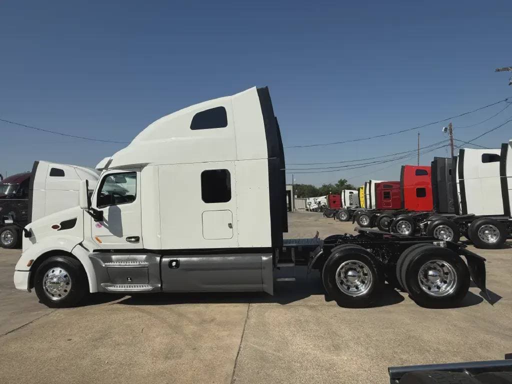 2022 Peterbilt 579 image 7