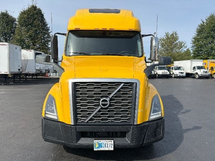 2022 Volvo VNL image 2