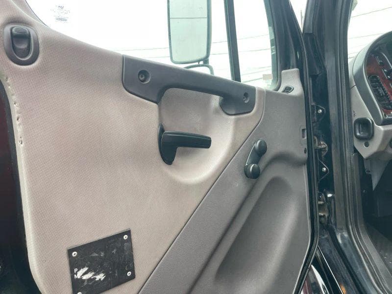 2018 Freightliner Cascadia 125 image 11