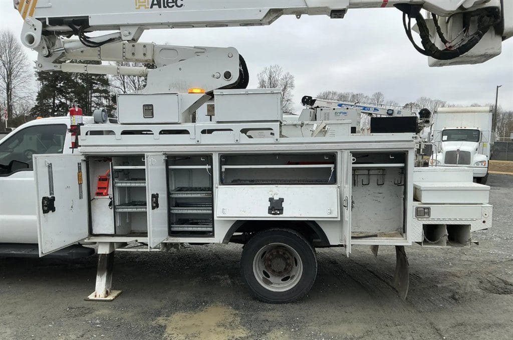 2016 Ford F-550sd image 4
