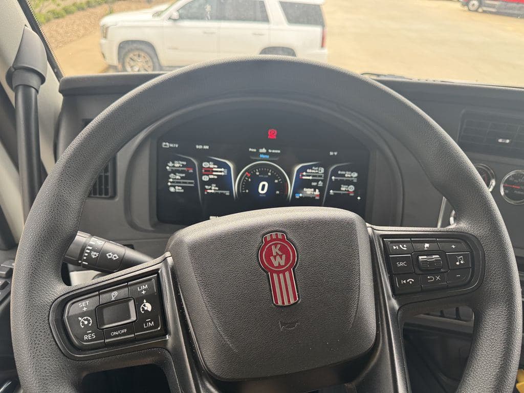 New 2026 KENWORTH T880 image 12