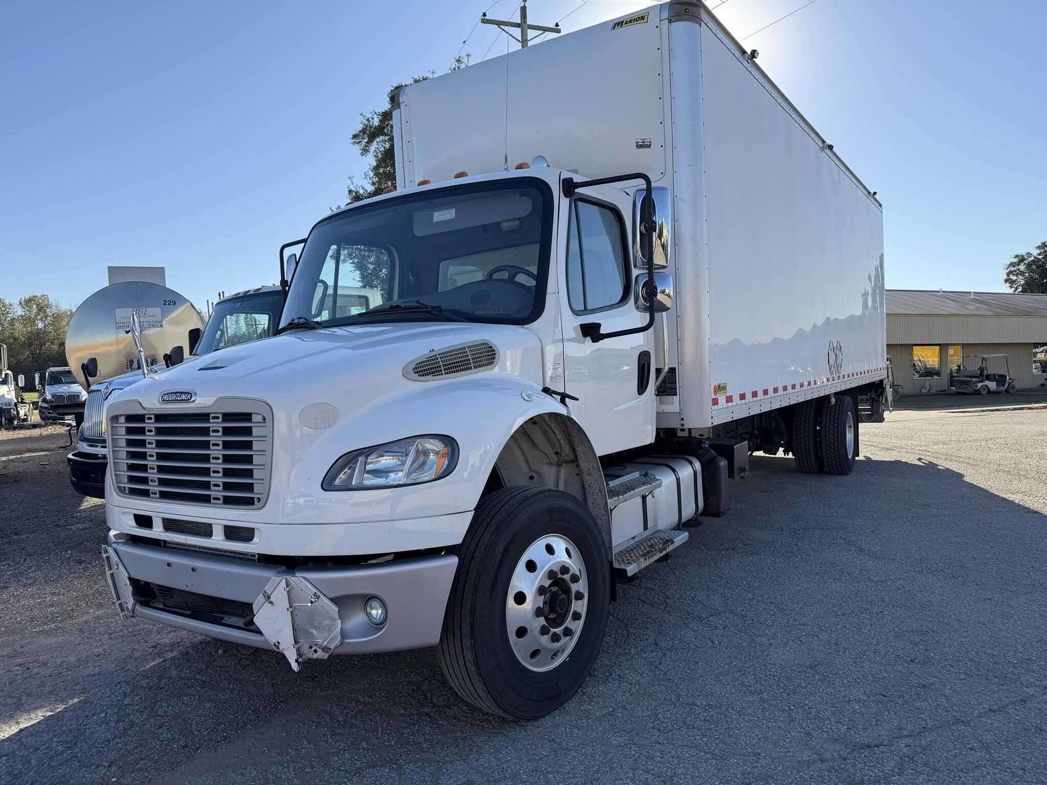2021 Freightliner M2 image 1