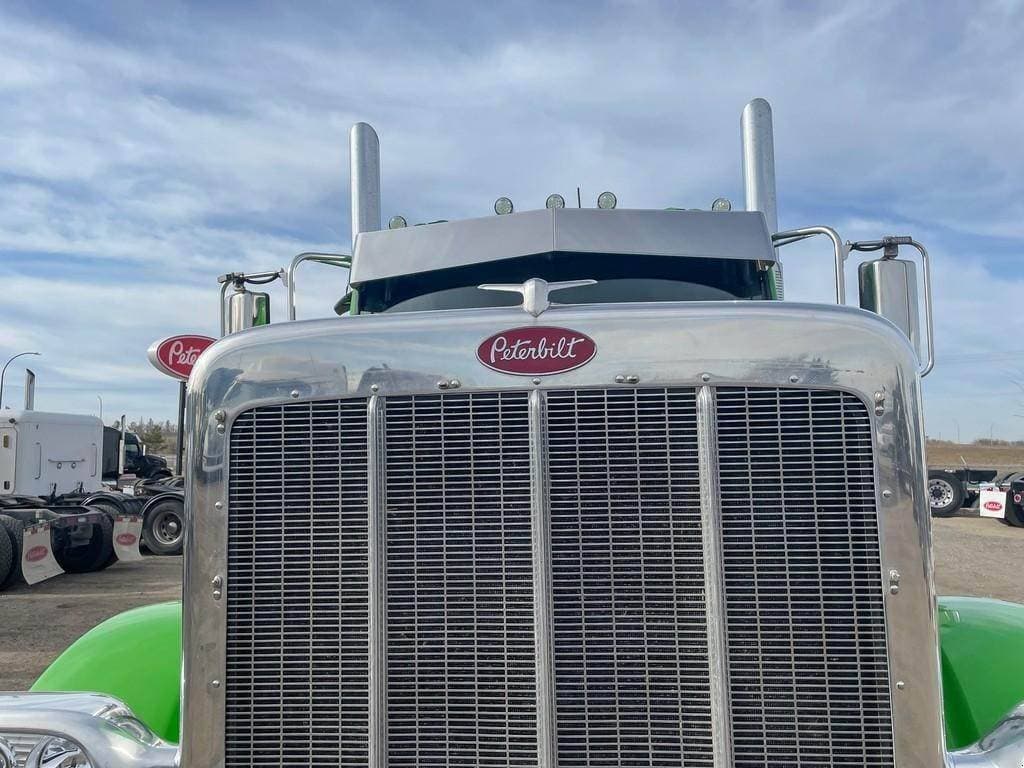 2025 Peterbilt 589 image 9