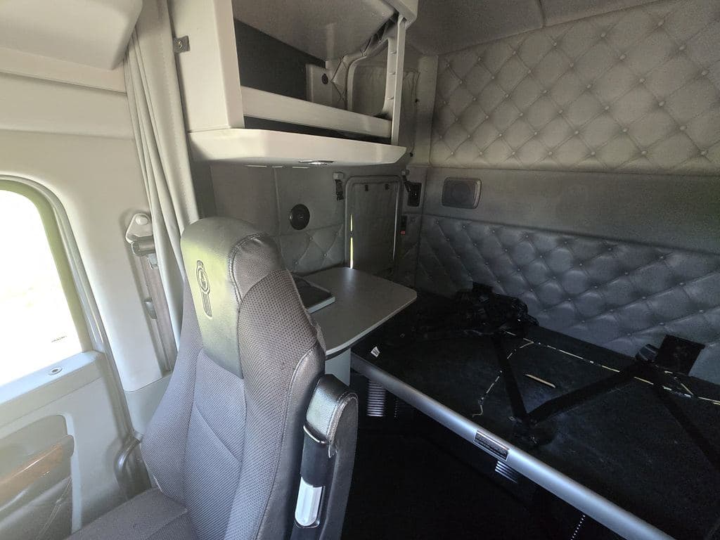 Used 2022 KENWORTH T880 image 12
