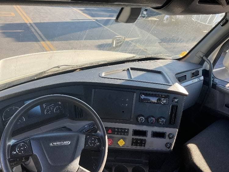 2018 Freightliner Cascadia image 10