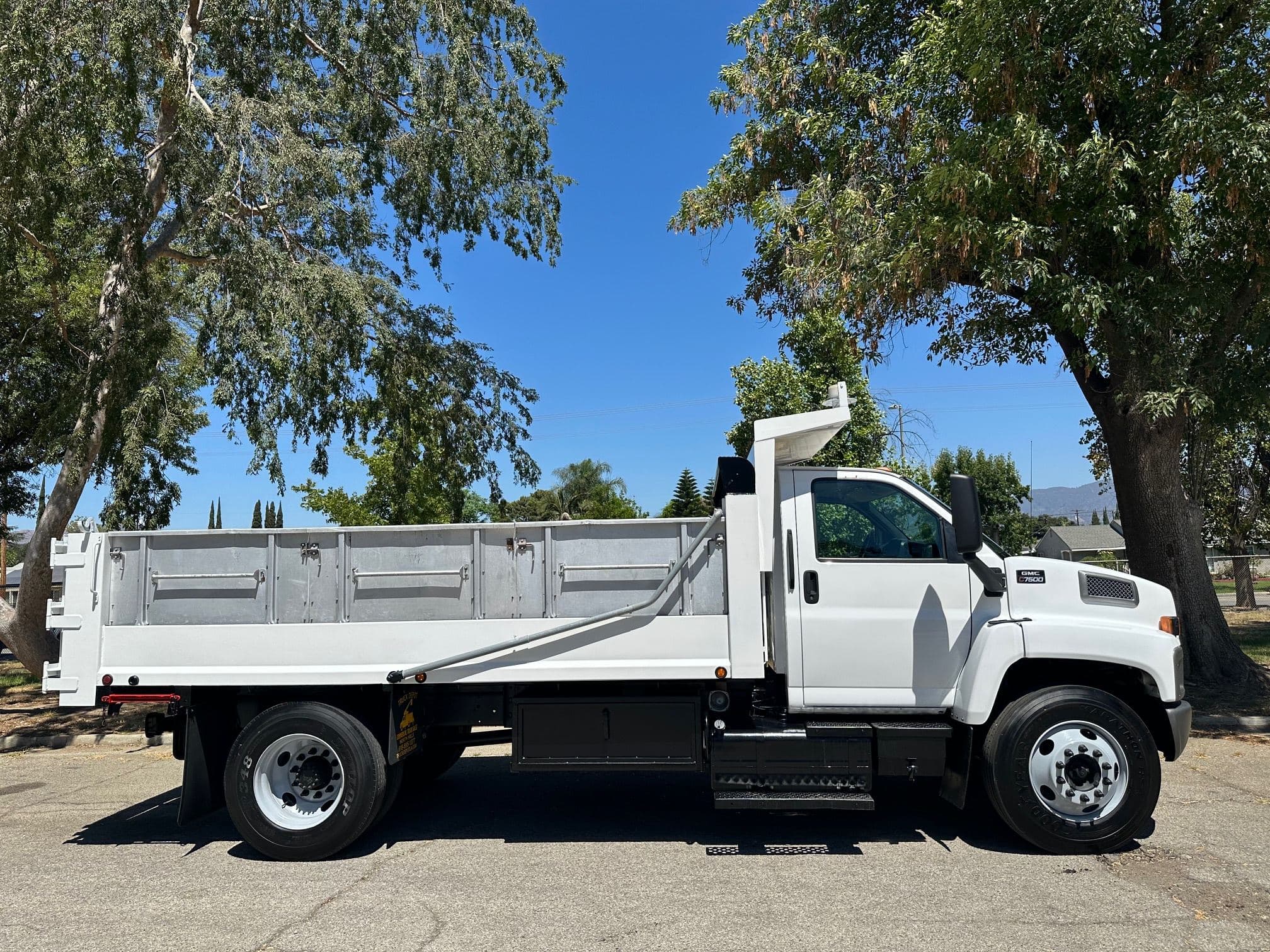 2009 GMC TOPKICK C7500 Dump Truck image 7